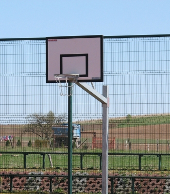 Basketbalová konstrukce jednosloupová pevná, vysazení 1,2 m, deska 105 x 180 cm